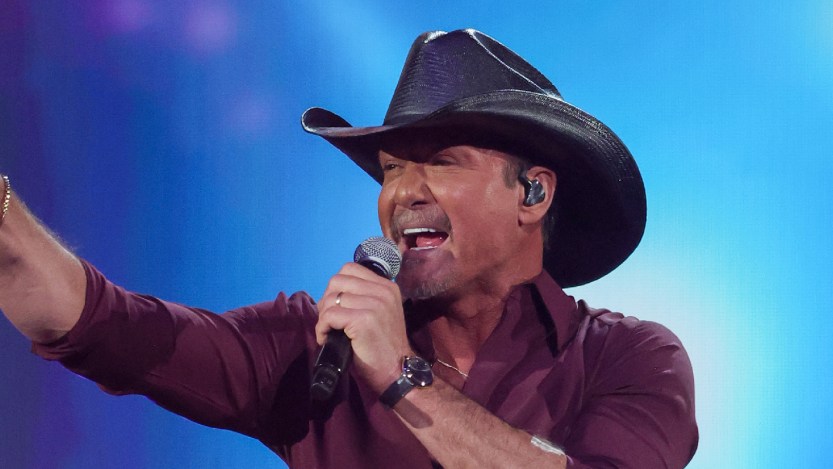 Tim McGraw Surprises St. Louis Fans With Special Performance Featuring Nelly