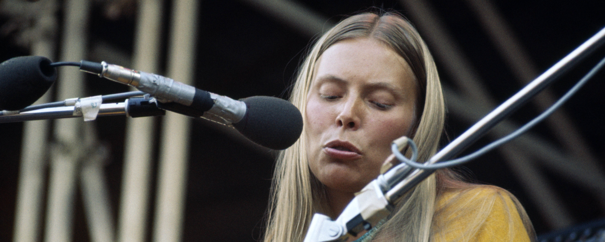 3 Relatable Complaints That Joni Mitchell Made in Her Songs