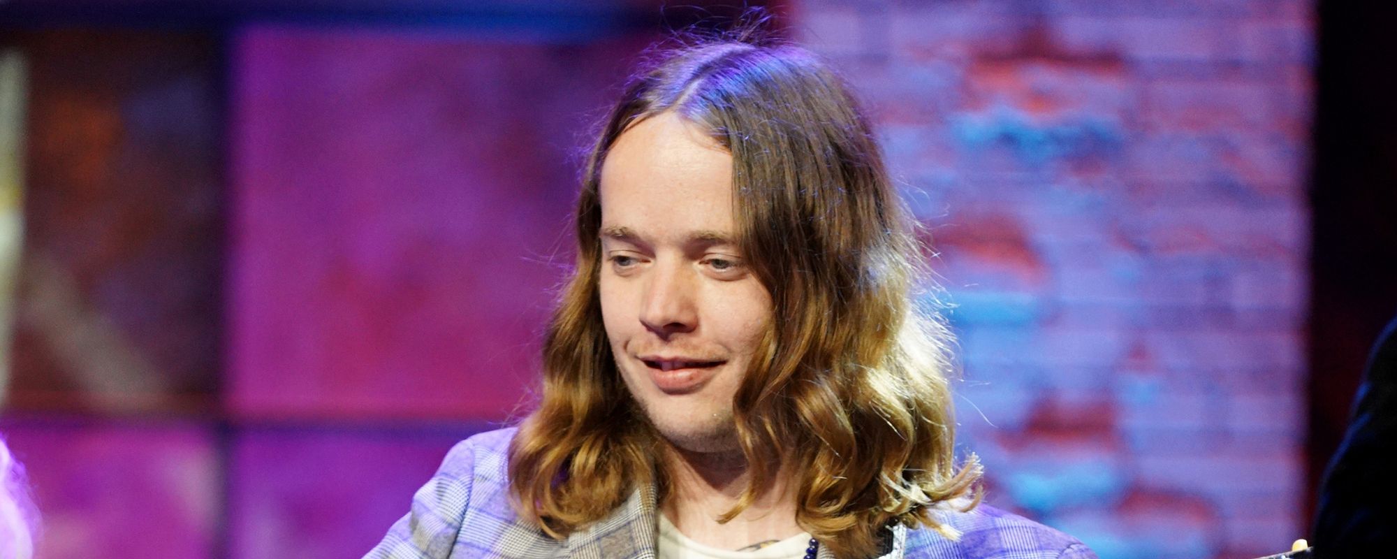 Billy Strings Tips His Hat to the Late Dickey Betts With “Ramblin’ Man” Performance