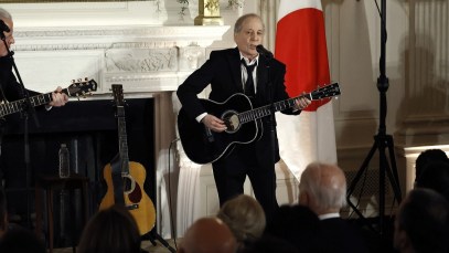 Watch Paul Simon Perform One of His Classic Solo Songs at White House Dinner Hosted by President Biden