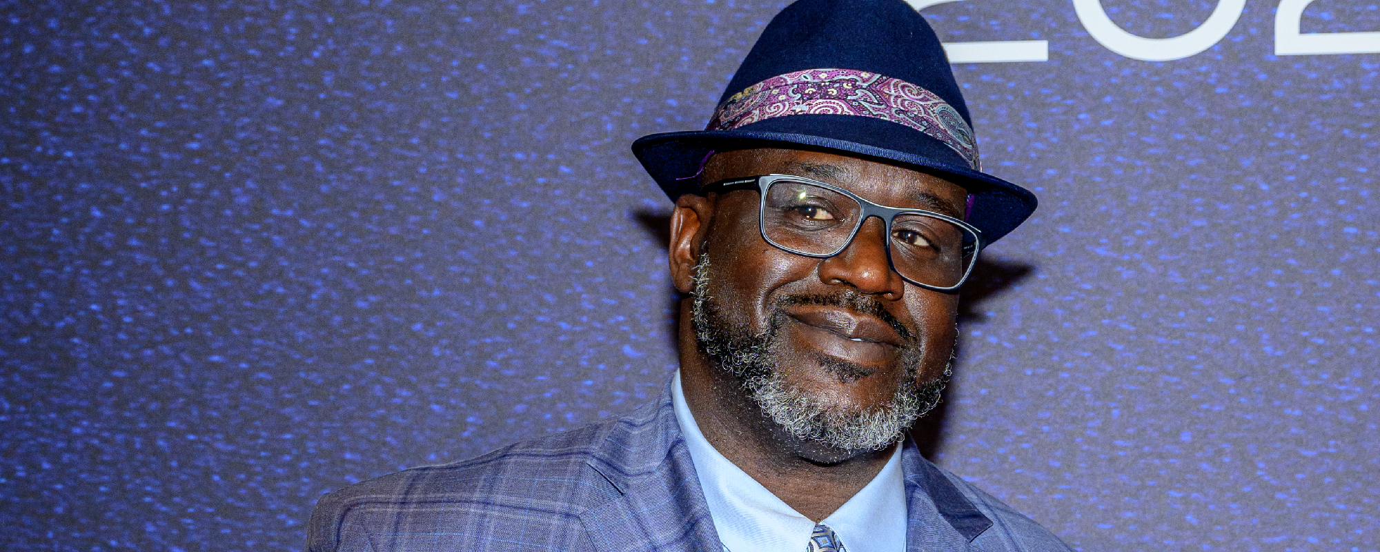 Shaq Helps Serves Guests Alongside Trisha Yearwood at Garth Brooks’ Friends in Low Places Bar