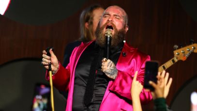 Teddy Swims Performs 'Lose Control' on 'American Idol'