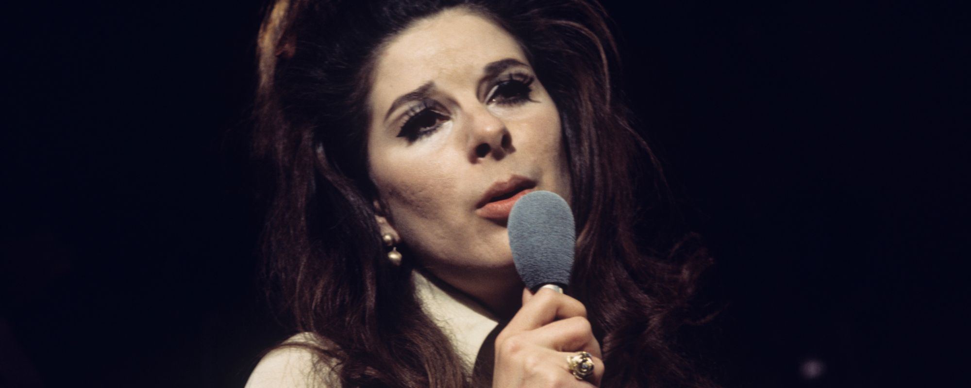 Bobbie Gentry’s “Ode to Billie Joe” Isn’t About What You Think It Is
