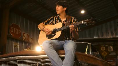 Country singer Wyatt Flores released a new album today