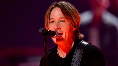 Keith Urban will release a duet with Lainey Wilson next week.
