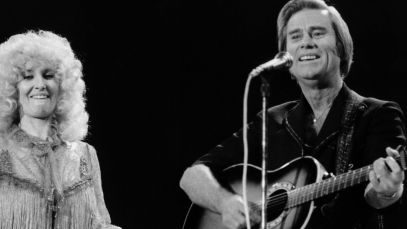 Tammy Wynette and George Jones performing