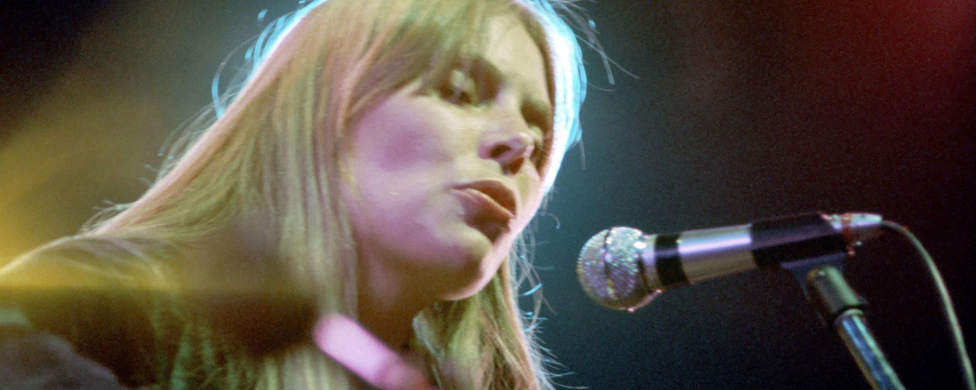 Joni Mitchell singing