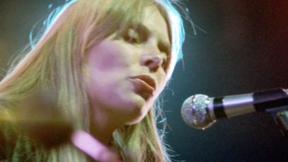 Joni Mitchell singing