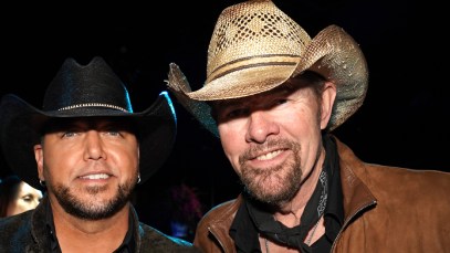 Country Music World Reacts to Jason Aldean’s Toby Keith Tribute at ACM Awards