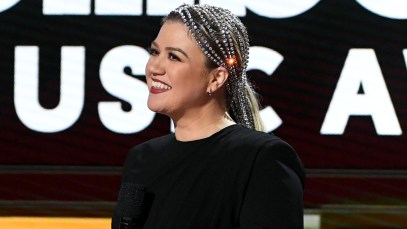 Kelly Clarkson Proves She Can Sing Anything With Cover of Brooks and Dunn's "She’s Not the Cheatin’ Kind"