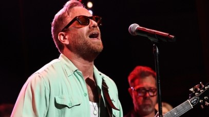 The Black Keys Makes 'The Voice' Guest Debut With "Beautiful People (Stay High)