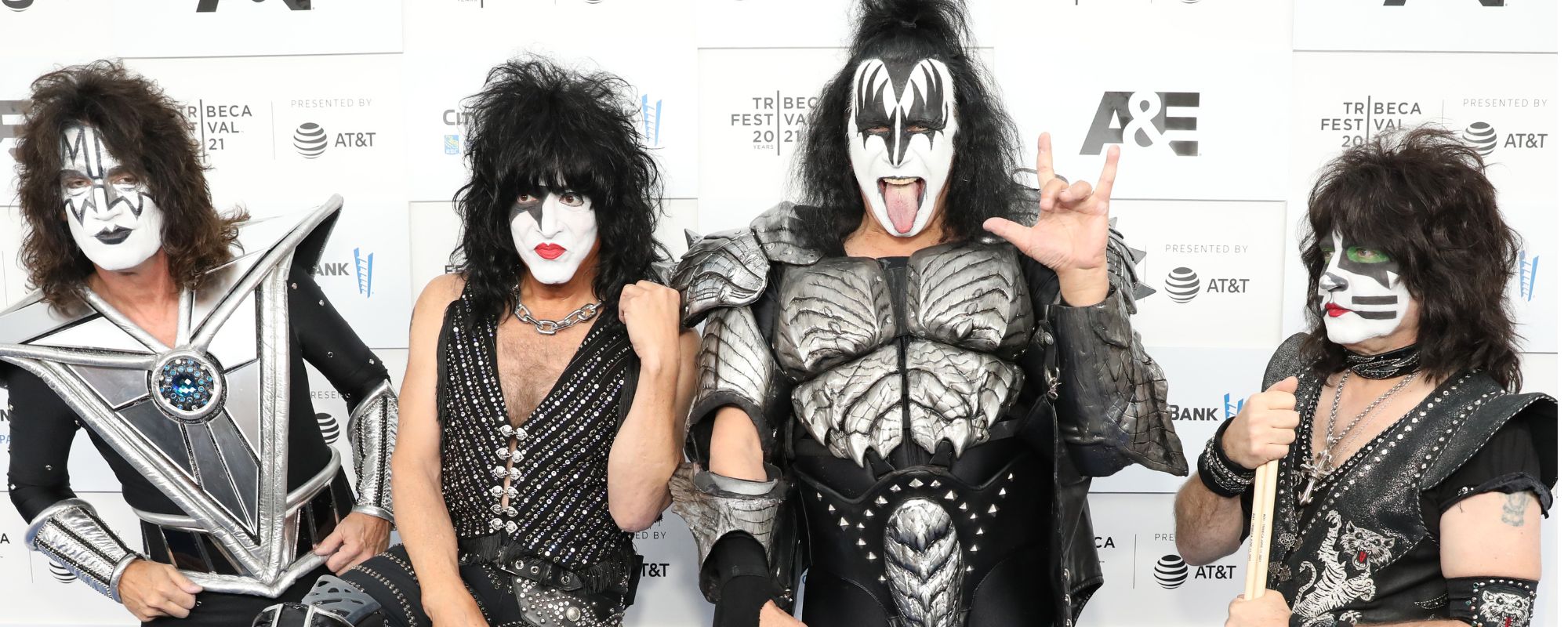KISS posing together