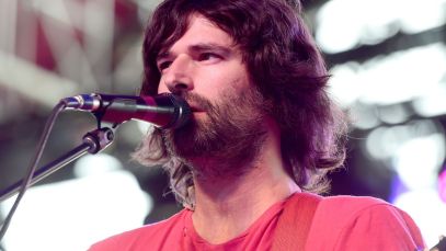 Pete Yorn performing