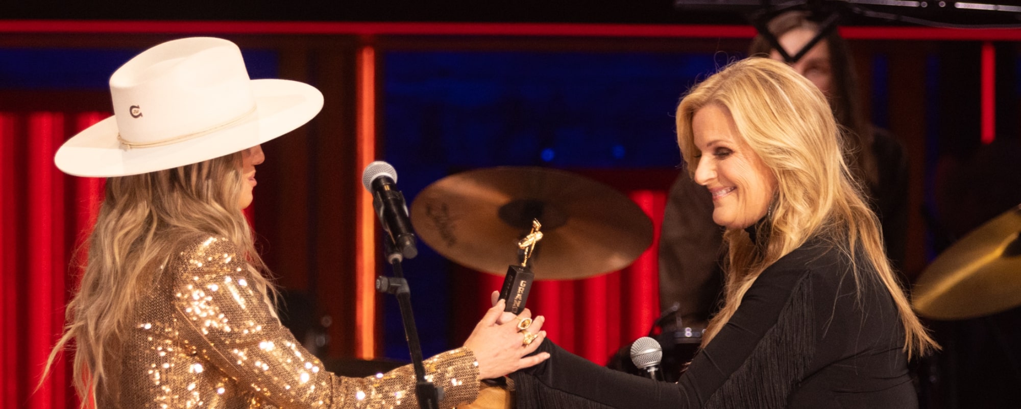 Trisha Yearwood inducts Lainey Wilson into the Grand Ole Opry