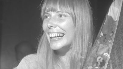 Joni Mitchell smiling