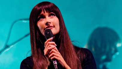 Kacey Musgraves Channels Dallas Cowboys With "Thunderstruck" Routine