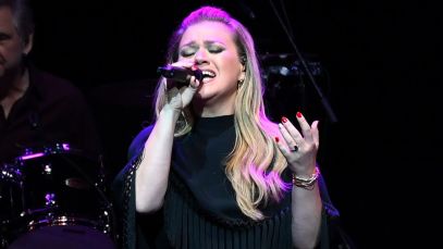 Kelly Clarkson Steals the Show With Rock & Roll Hall of Fame Tribute Duet Alongside Lou Gramm