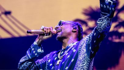 "Can Snoop Dogg Sing? Yeah, He Can Sing:" 'The Voice' Coaches Form "Superband"