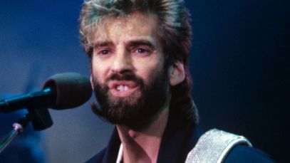Kenny Loggins performing