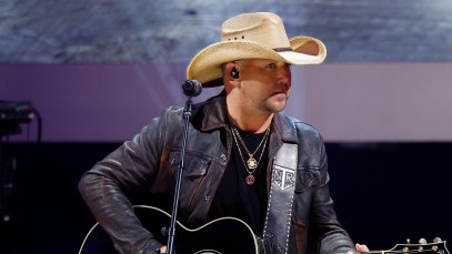 Jason Aldean Takes Over Alabama's CMT Giants Celebration With Hit Song "Love in the First Degree"