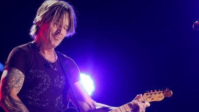 Keith Urban Serves BBQ at Surprise Concert at Buc-ee's