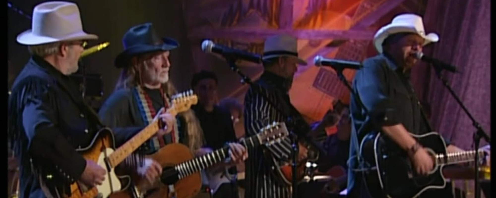 Willie Nelson, Merle Haggard, and Toby Keith performing Mama Tried