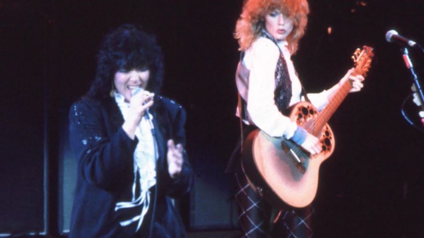 Ann and Nancy Wilson performing