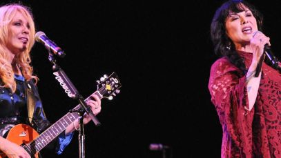 Nancy and Ann Wilson performing