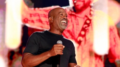 Darius Rucker Kicks off College Gameday With Special Performance of "Beer and Sunshine"