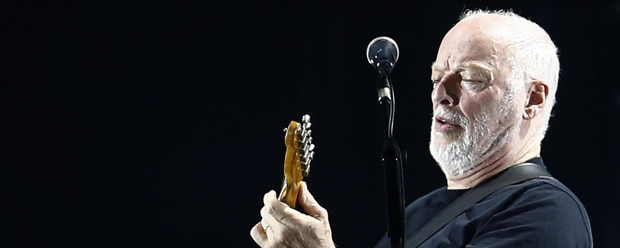 David Gilmour Crashes Daughter's Open-Mic Night Performance