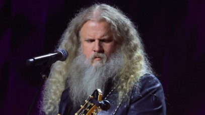 Jamey Johnson Honors Chris Stapleton With Special Performance at ACM Honors