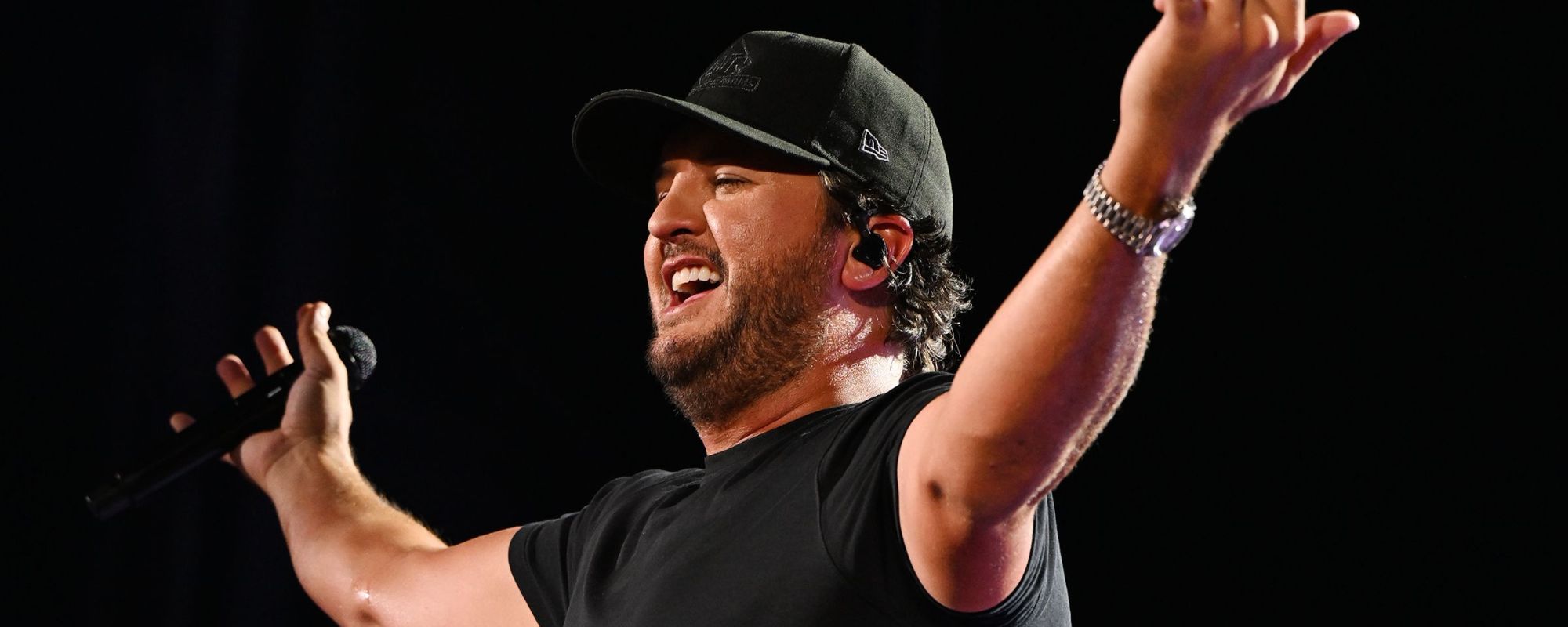 Remember When: Luke Bryan Playfully Threw Shade at Blake Shelton Onstage