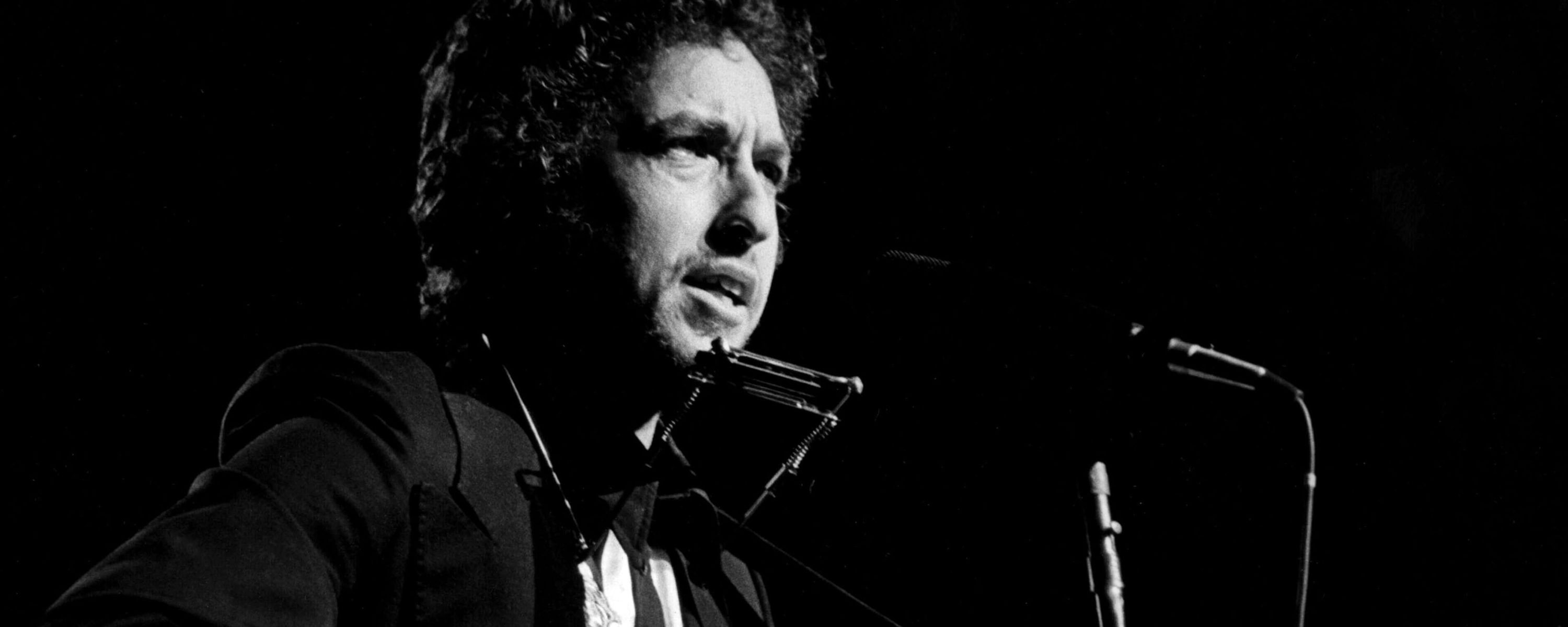 Bob Dylan performing