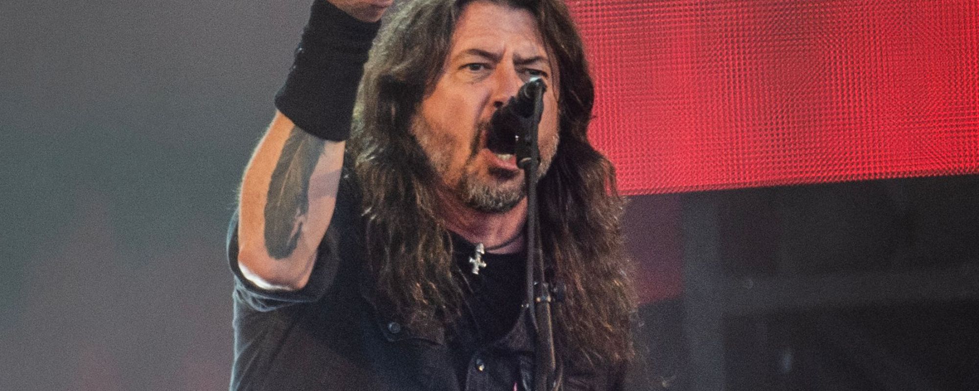 Dave Grohl performing