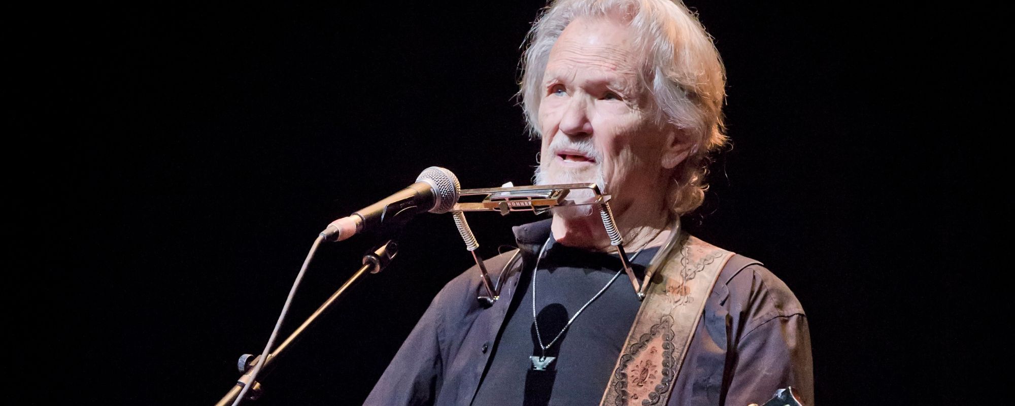 Kris Kristofferson performing