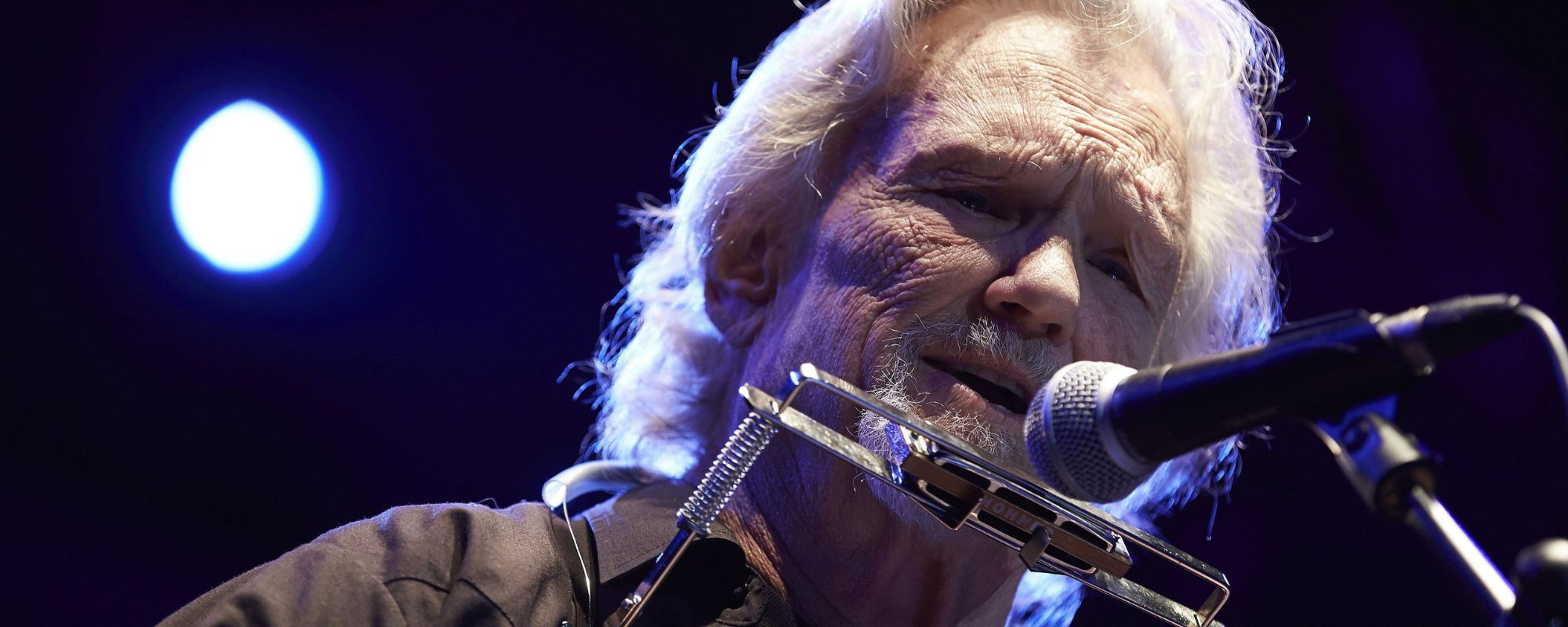 Kris Kristofferson performing
