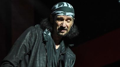 Former Kiss Guitarist Raises Concerns About AI Misinformation After Fan Encounter