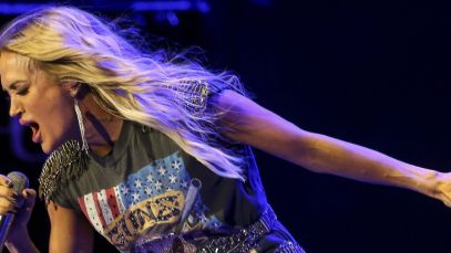 Carrie Underwood Gets NFL Fans Going With Another Fiery 'Sunday Night Football' Performance
