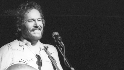 Gordon Lightfoot Performing