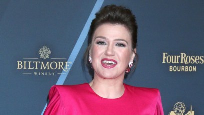“She’s the Best Vocalist Ever”: Kelly Clarkson’s “I Wanna Know What Love Is” Has Fans Ready to Induct Her Into the Rock & Roll Hall of Fame