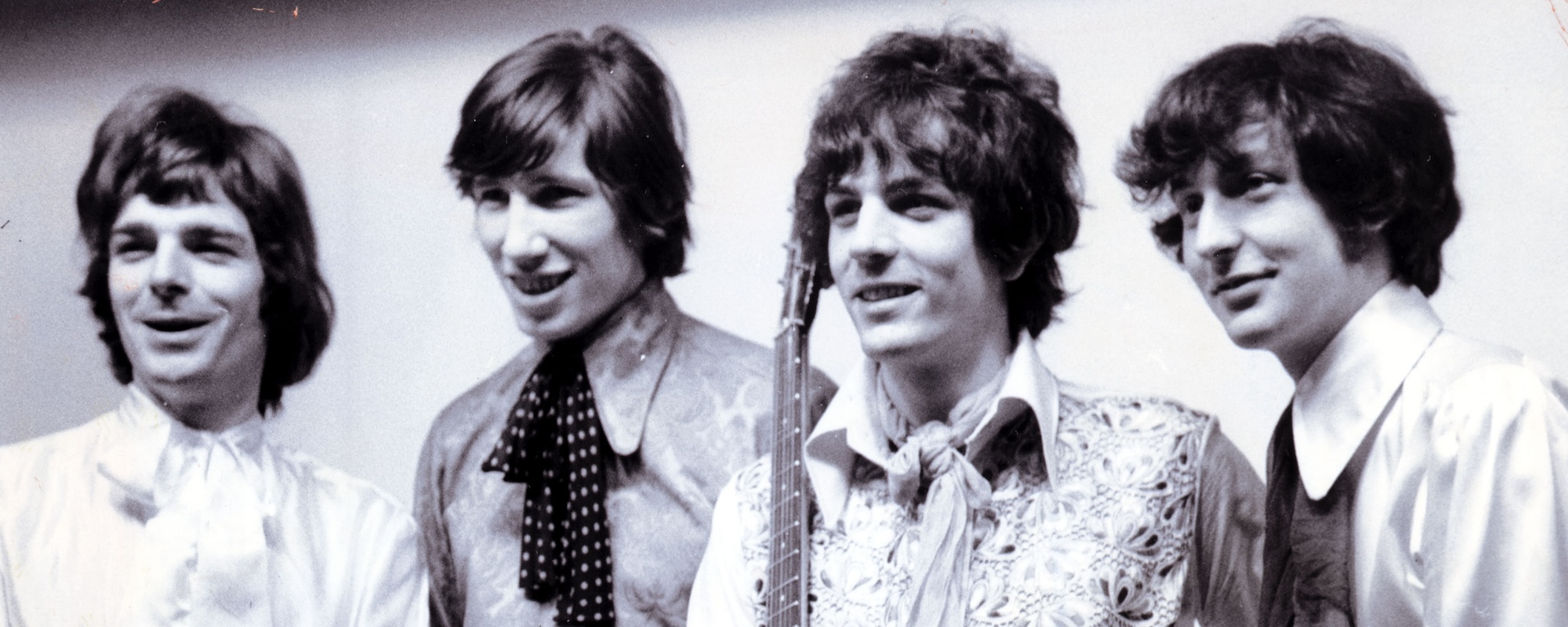 3 20-Minute Songs From Iconic Classic Rock Bands for You to Zone out to the Groove