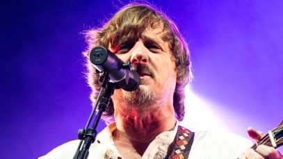 Sturgill Simpson Pauses Concert To Stop Fight: "Chill the F**K Out"