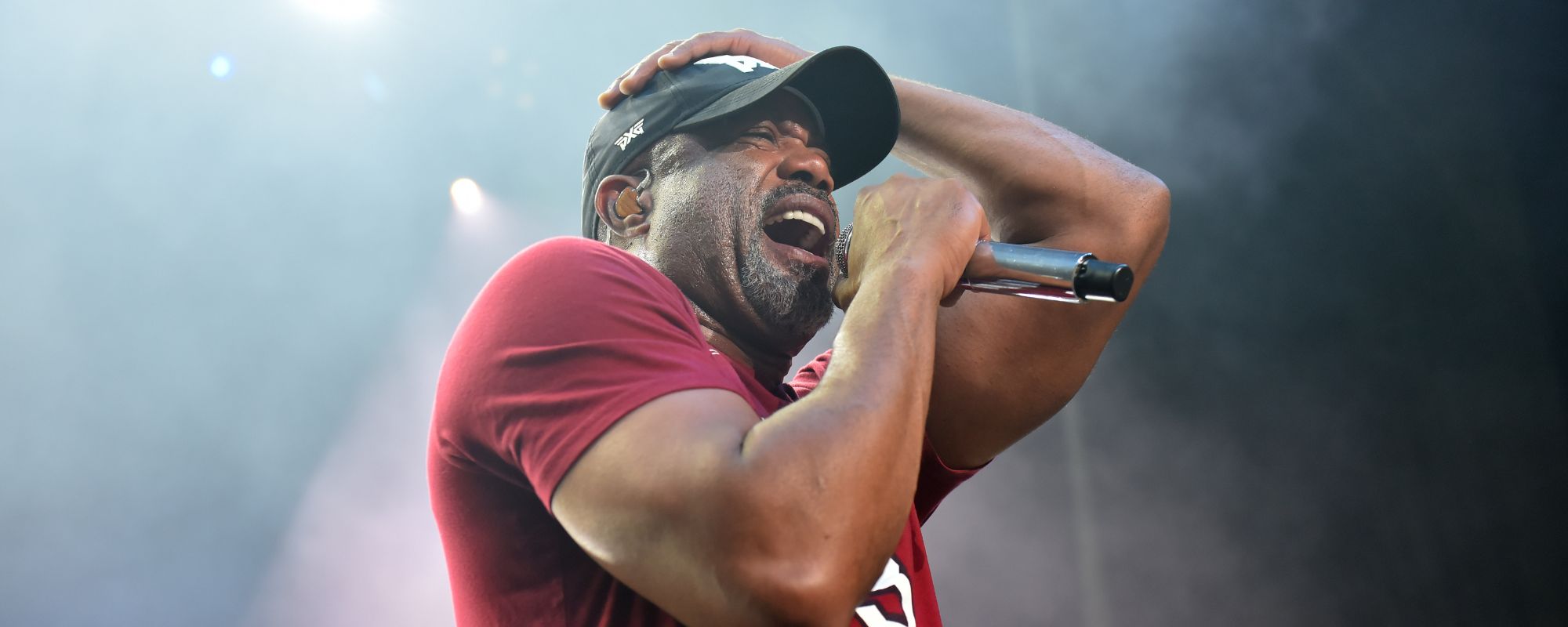 Darius Rucker performing