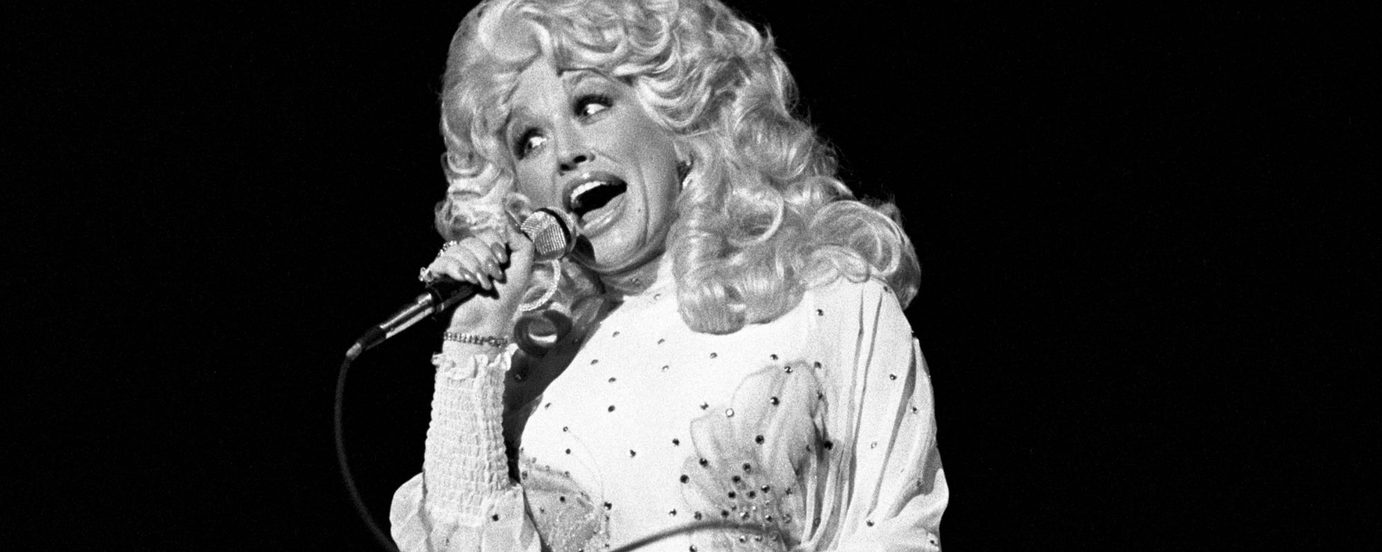 Dolly Parton performing