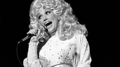 Dolly Parton performing