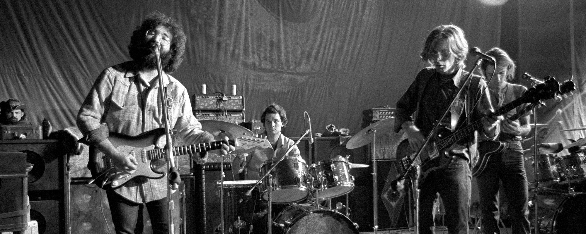 3 Must-Know Tracks From Grateful Dead’s 1960s Psychedelic Era