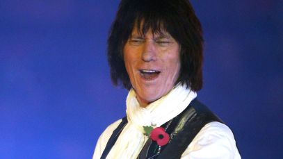 Jeff Beck performing