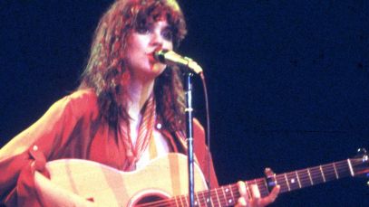 Linda Ronstadt performing