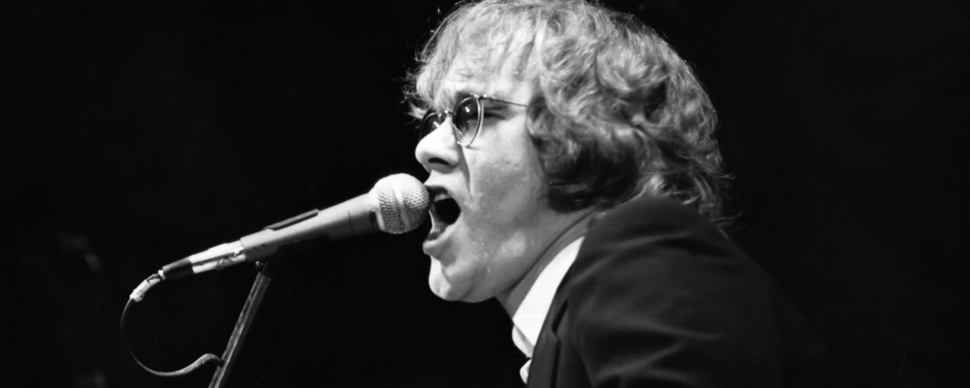 Warren Zevon performing
