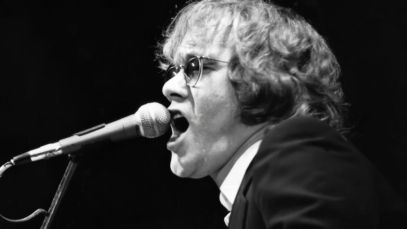 Warren Zevon performing